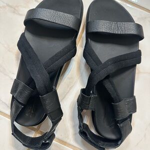 Sorel Women’s Black Strappy Sandals